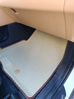 Коврики на KIA Carnival IV 7 мест с оттоманками 2020 - 2025 в Самаре Коврики на KIA Carnival IV 7 мест с оттоманками 2020 - 2025 в Самаре